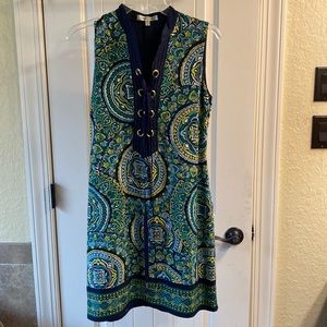 Adorable dress. Beautiful colors. Has a discrete side side.